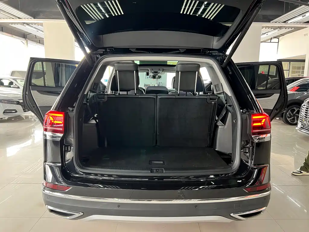 Touron 2023 380TSI four-wheel drive luxury version купить на сайте DeffCars