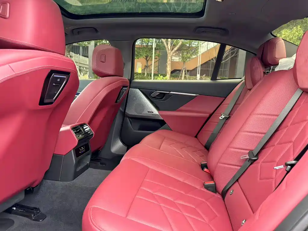 BMW 5 Series 2024 530Li Leading M Sports Package купить на сайте DeffCars