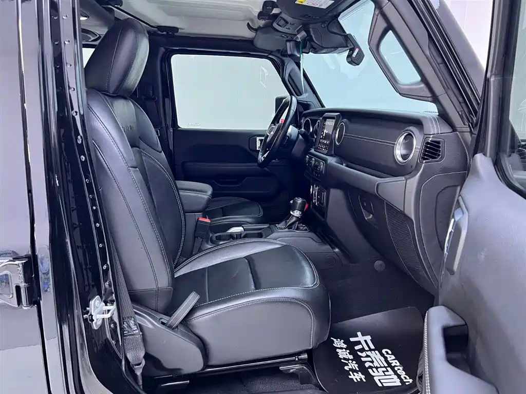 Wrangler New Energy 2021 Four-door 2.0T 4xe Sahara купить на сайте DeffCars
