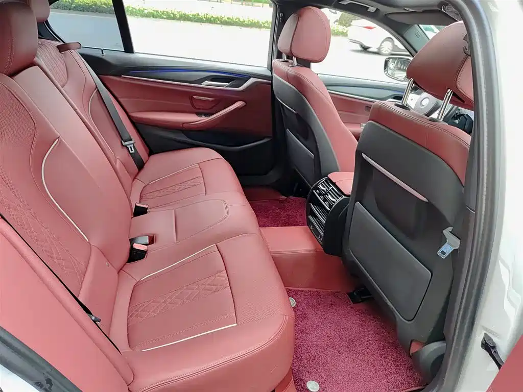 BMW 5 Series 2023 530Li Leading M Sports Package купить на сайте DeffCars