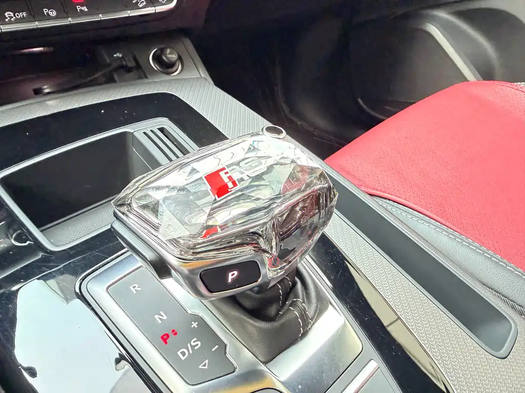 Audi Q5L Sportback 2024 40 TFSI luxury model купить на сайте DeffCars