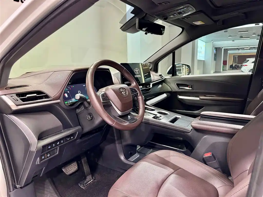 SIENNA 2023 2.5L Hybrid Platinum Edition купить на сайте DeffCars
