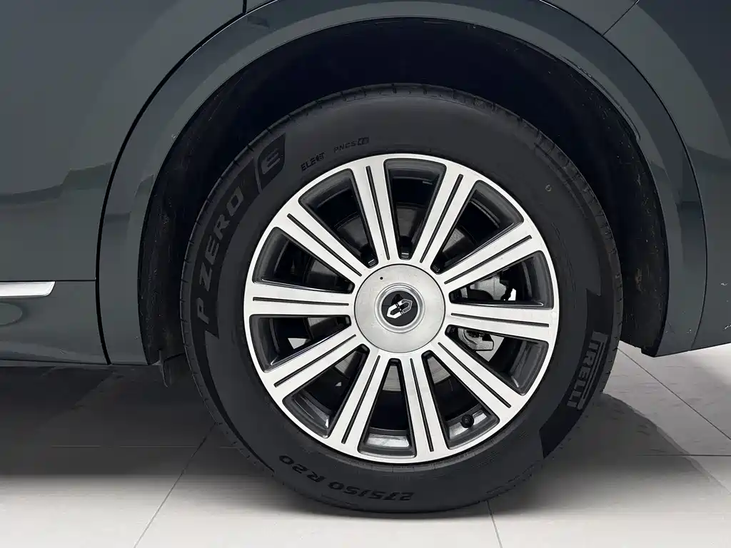 Wenjie M8 2025 extended range Max+ version 53.4kWh 6-seater version купить на сайте DeffCars