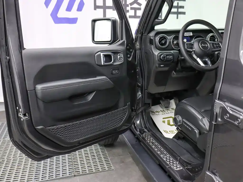 Gladiator 2023 3.6L Overland купить на сайте DeffCars