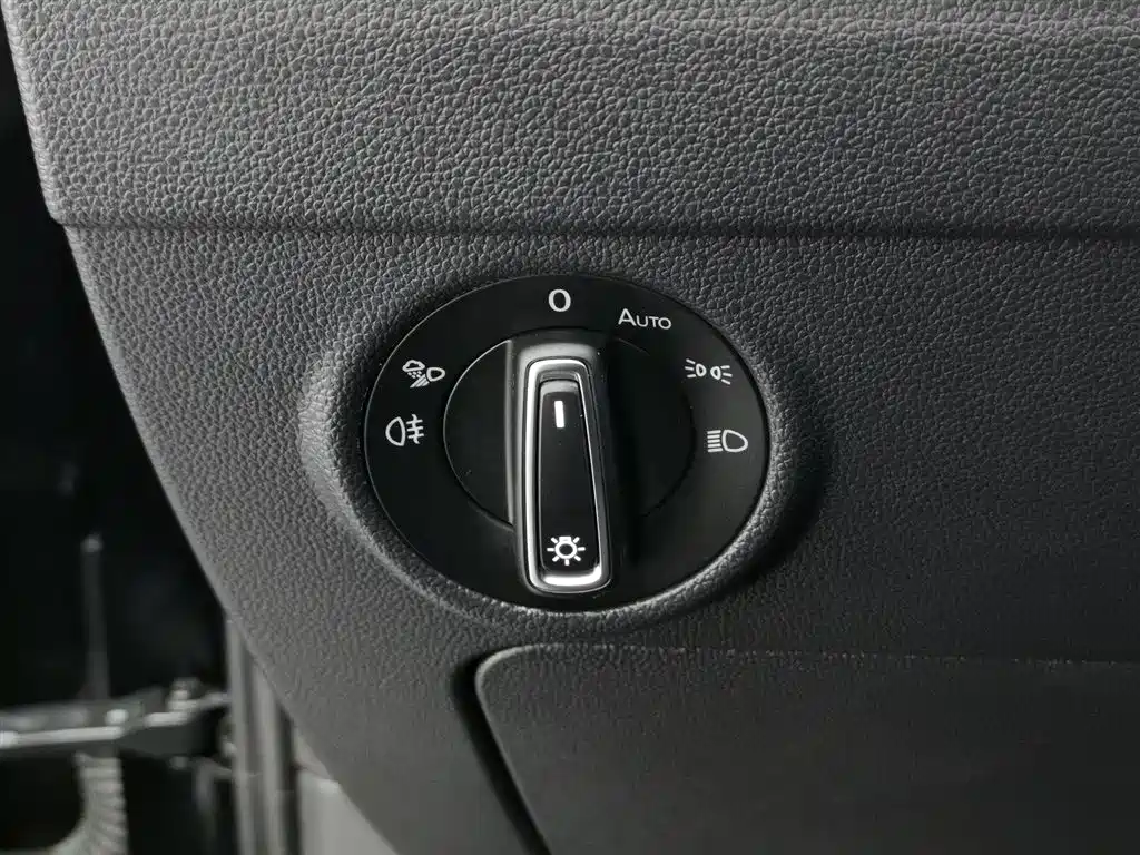 Tiguan L 2024 Outstanding Model 330TSI Automatic Two-wheel Drive R-Line Longyao Edition купить на сайте DeffCars