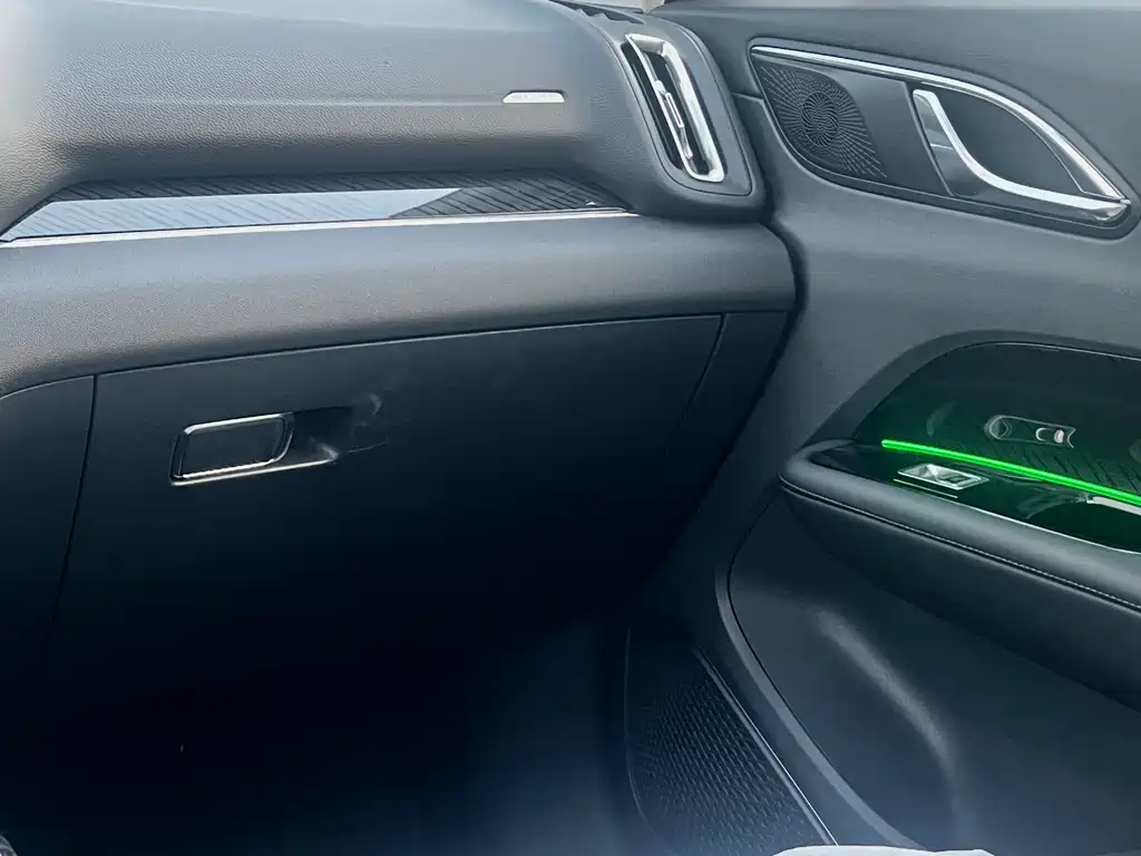 Hongqi HS3 PHEV 2024 115km Jinwei Edition купить на сайте DeffCars