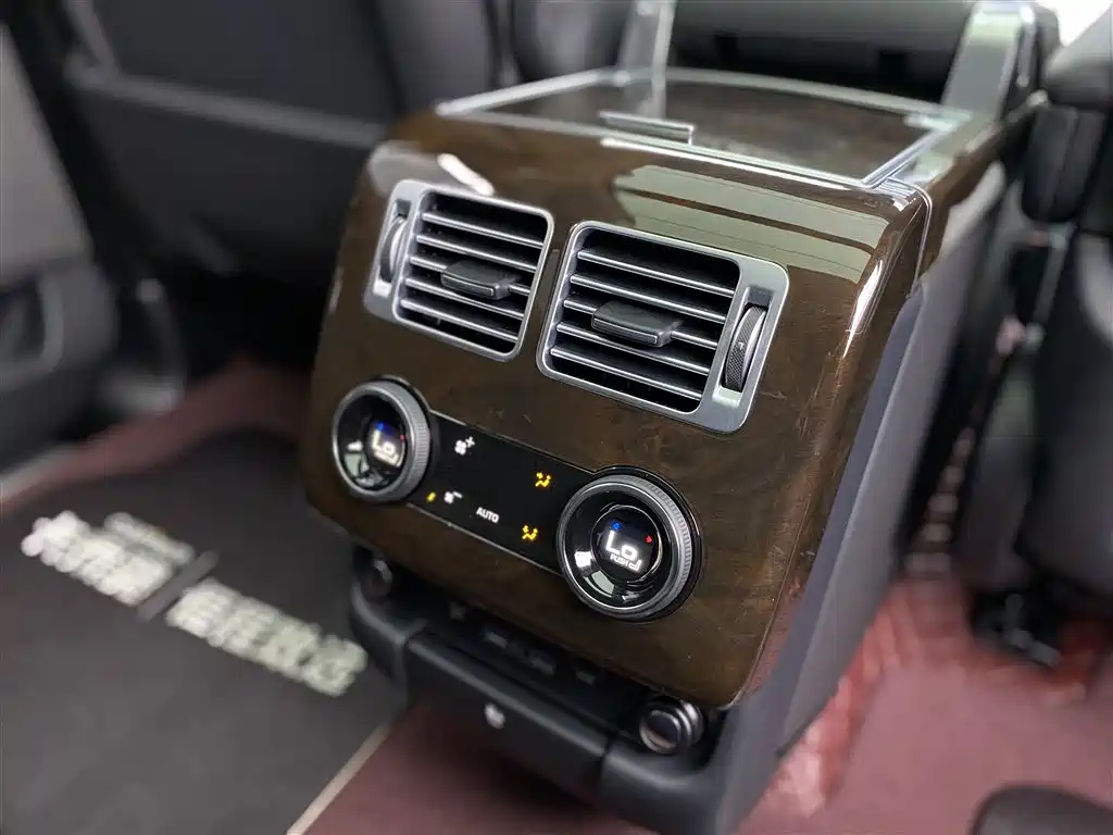 Range Rover 2022 3.0 L6 400PS Legendary Extended Classic Edition купить на сайте DeffCars