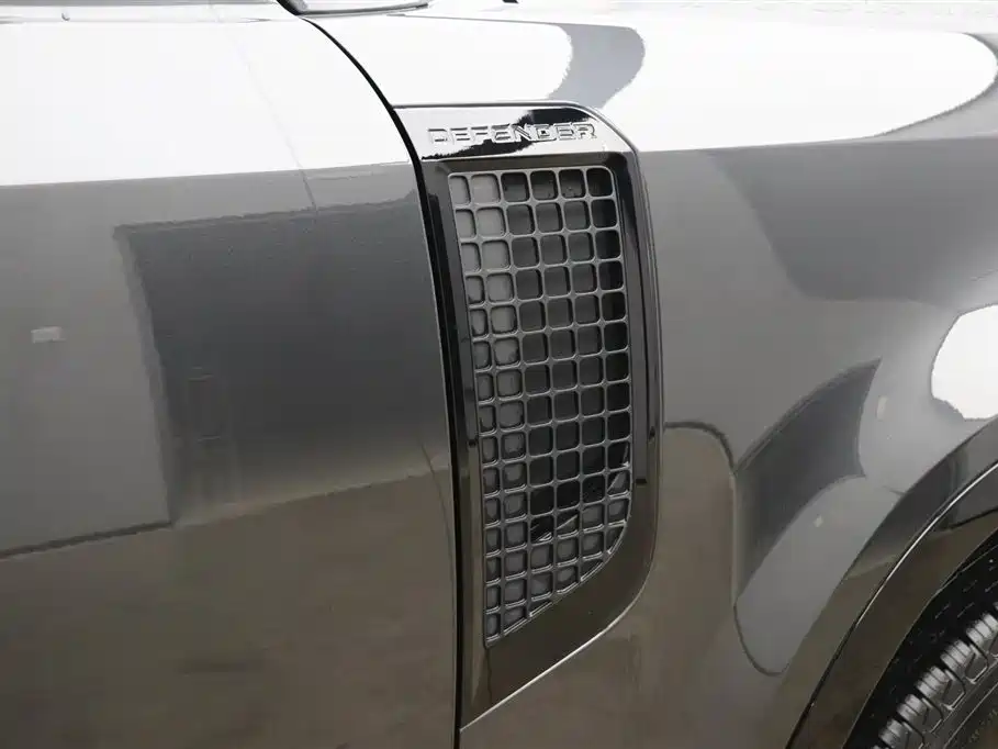 Land Rover Defender 2024 110 3.0T P400 X-DYNAMIC HSE купить на сайте DeffCars