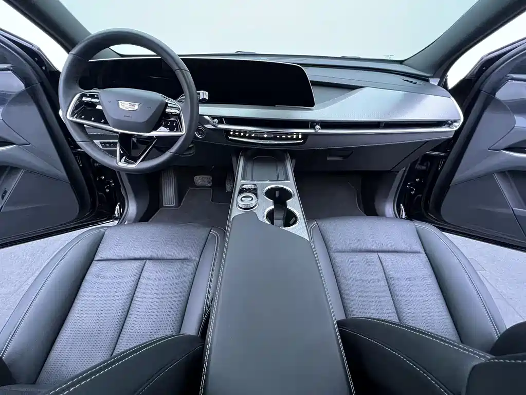 Cadillac XT5 2025 2.0T luxury model купить на сайте DeffCars