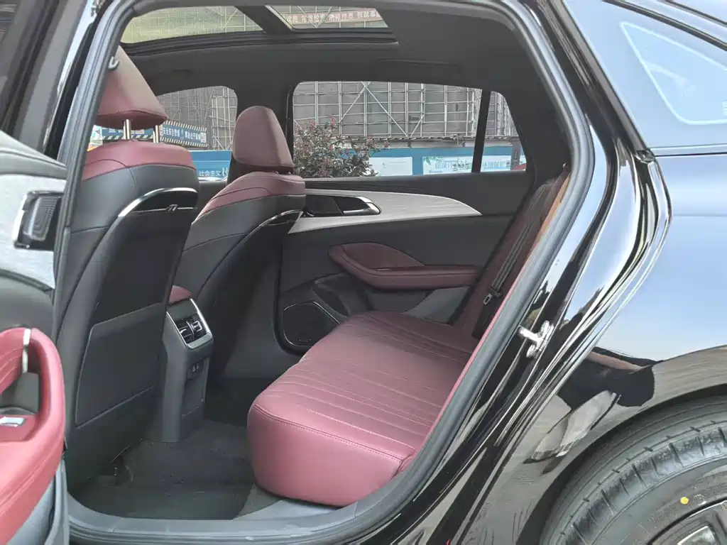 Hongqi H5 2025 2.0T automatic Xuanying 2 million units commemorative edition купить на сайте DeffCars