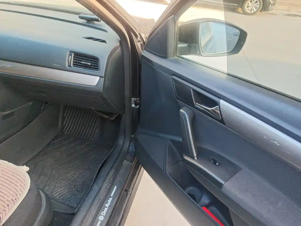 Lavida 2013 facelift classic 1.6L manual fashion version купить на сайте DeffCars