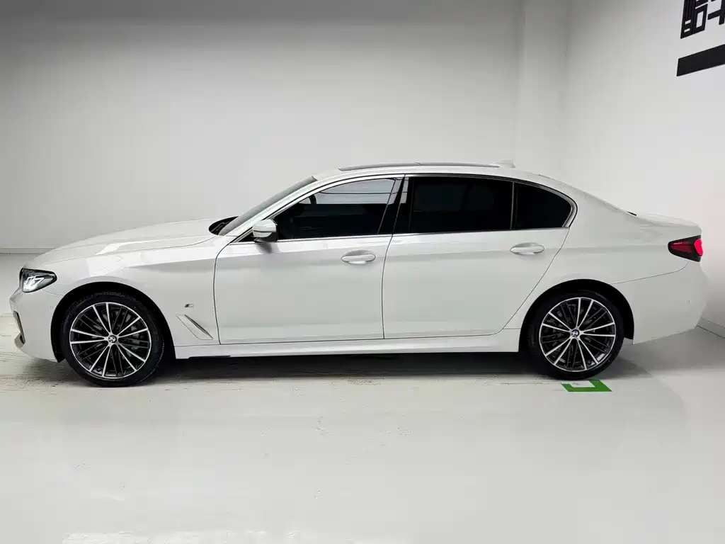 BMW 5 Series 2022 facelift 530Li leading M sports package купить на сайте DeffCars