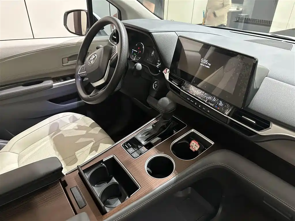 SIENNA 2024 2.5L Hybrid Comfort Edition купить на сайте DeffCars