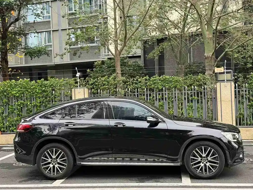 Mercedes-Benz GLC Coupe 2020 GLC 300 4MATIC Coupe SUV купить на сайте DeffCars