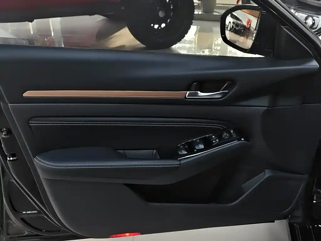 Teana 2025 2.0L SV Black Gold Edition купить на сайте DeffCars