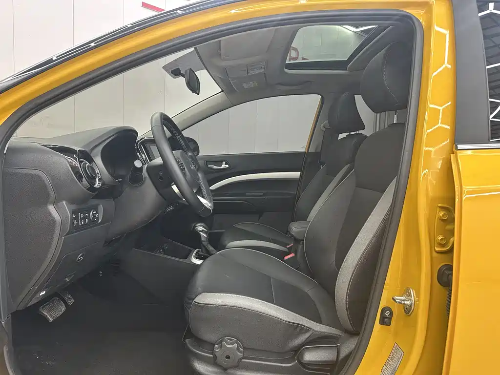 Yipao 2021 1.4L CVT fun sunroof model купить на сайте DeffCars