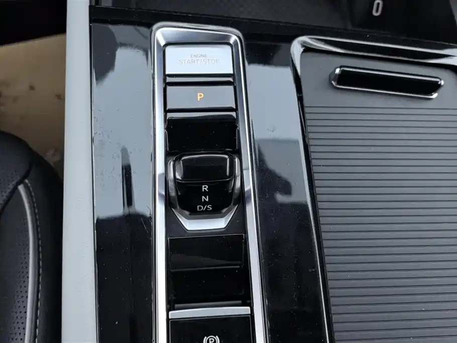 Touron 2022 530 V6 four-wheel drive flagship version купить на сайте DeffCars