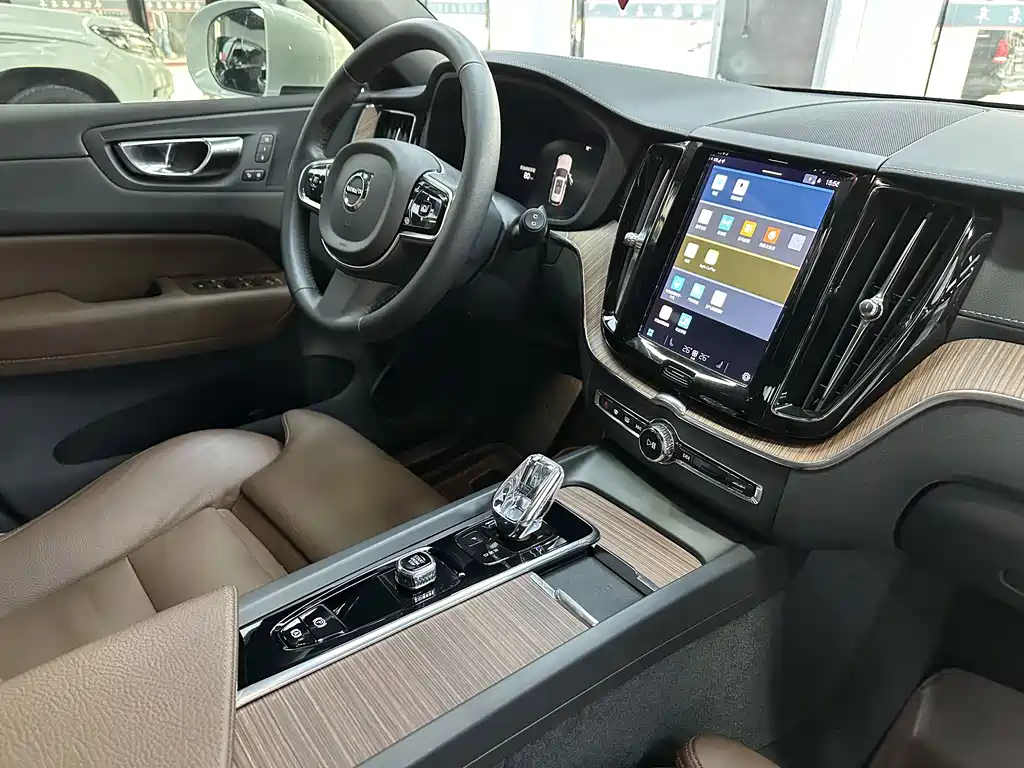 Volvo XC60 2022 B5 four-wheel drive Zhiyuan Deluxe Edition купить на сайте DeffCars