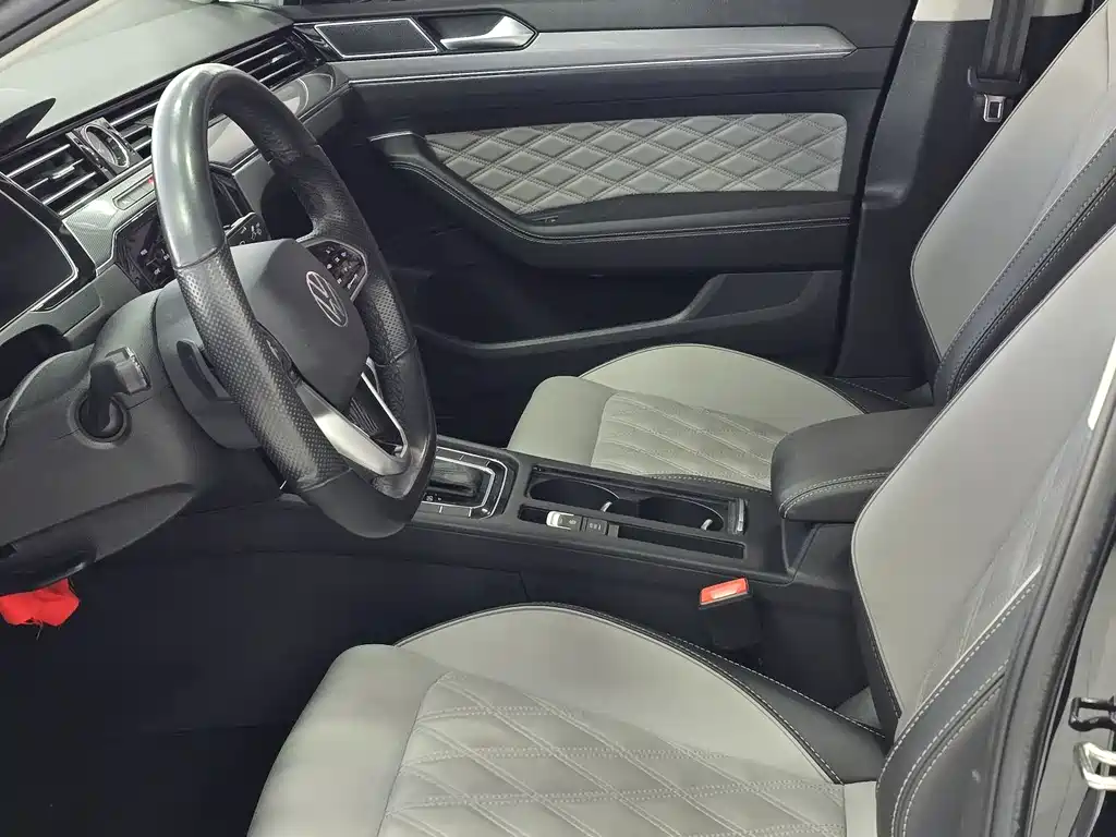 Magotan 2023 2 million commemorative edition 330TSI DSG leading model купить на сайте DeffCars