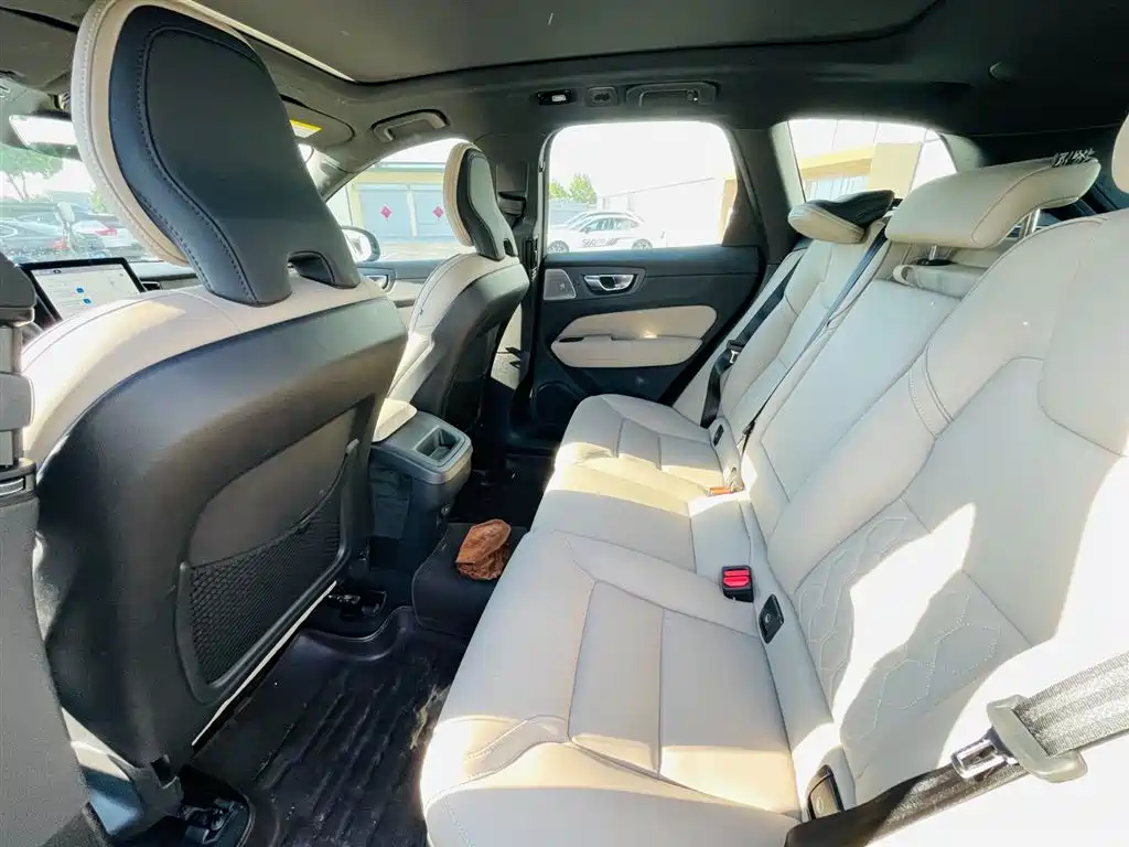 Volvo XC60 2026 B5 four-wheel drive Zhiyuan Sports Edition купить на сайте DeffCars