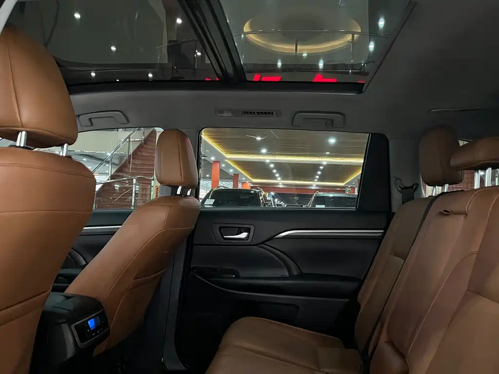 Highlander 2018 2.0T four-wheel drive knight version, 7 seats, National VI купить на сайте DeffCars
