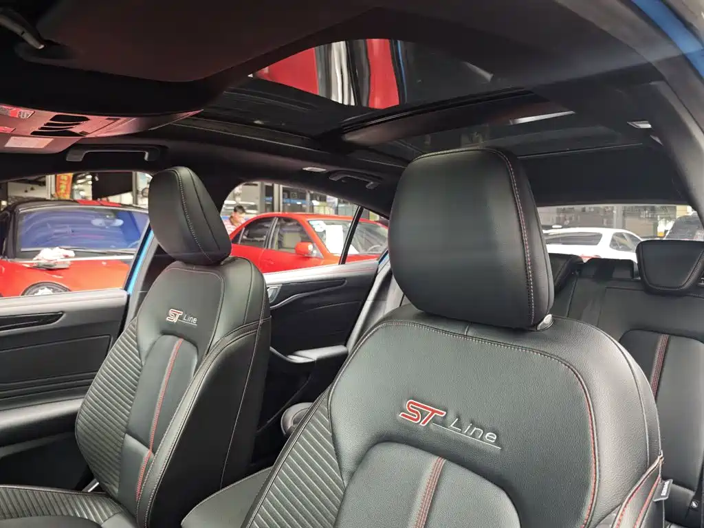 Focus 2022 Hatchback EcoBoost 180 Automatic ST Line купить на сайте DeffCars