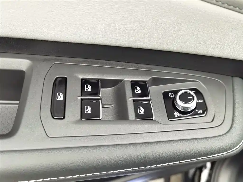 Touron 2024 380TSI four-wheel drive luxury version купить на сайте DeffCars