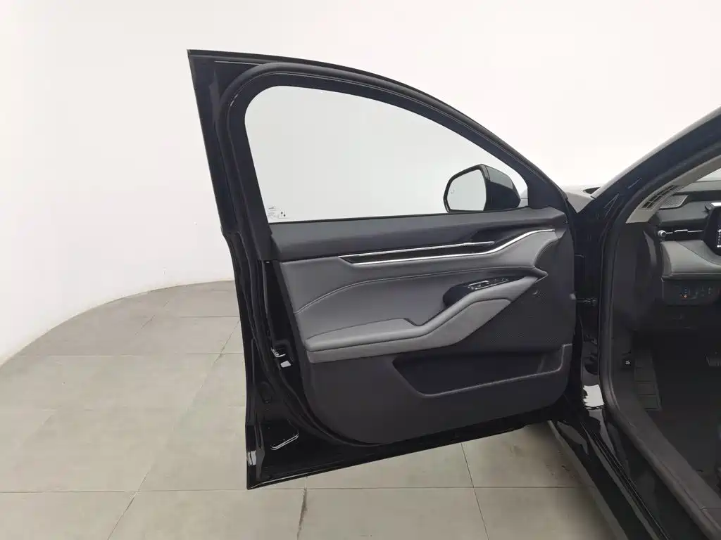 Mondeo 2026 2.0T EcoBoost Luxury купить на сайте DeffCars