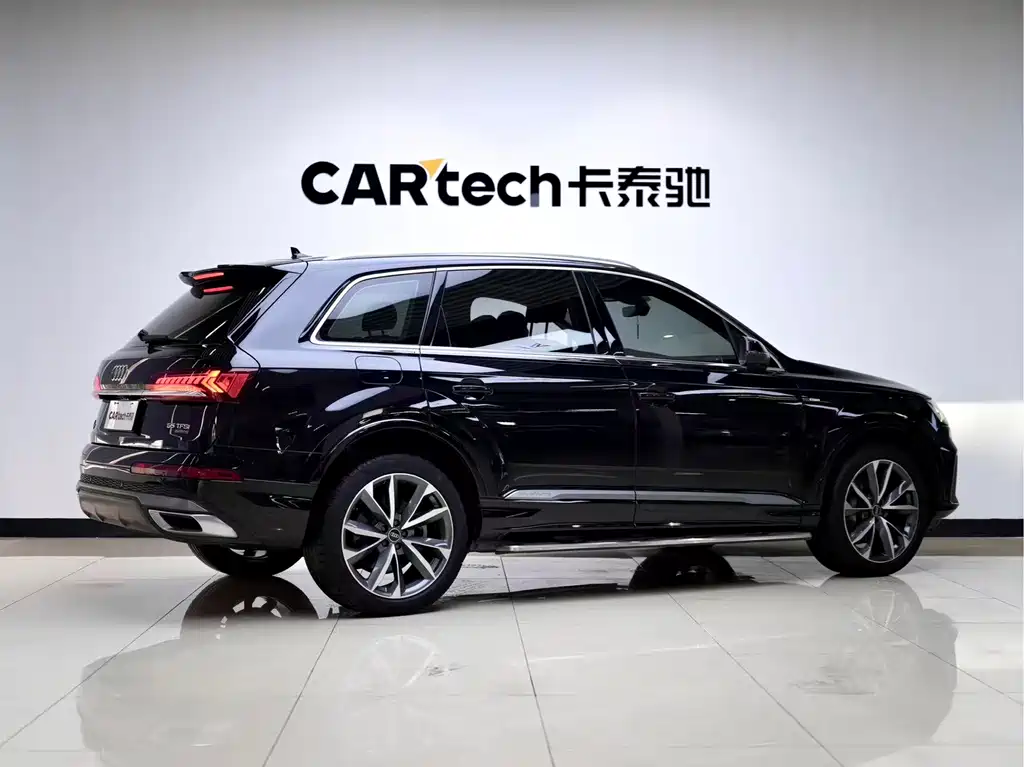 Audi Q7 2021 55 TFSI quattro S line sports version купить на сайте DeffCars