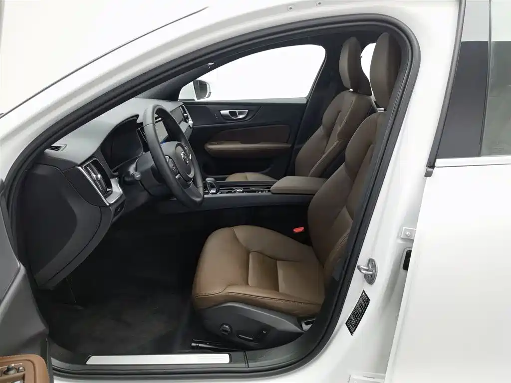 Volvo S60 2024 B4 Zhiyi Luxury Edition купить на сайте DeffCars