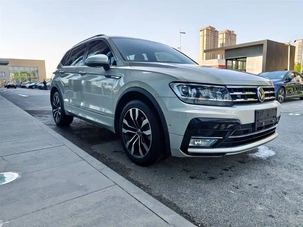 Tiguan L 2021 330TSI automatic two-wheel drive R-Line flagship version купить на сайте DeffCars