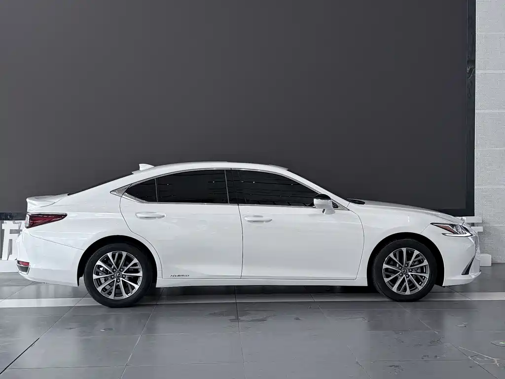 Lexus ES 2022 300h Excellence Edition купить на сайте DeffCars
