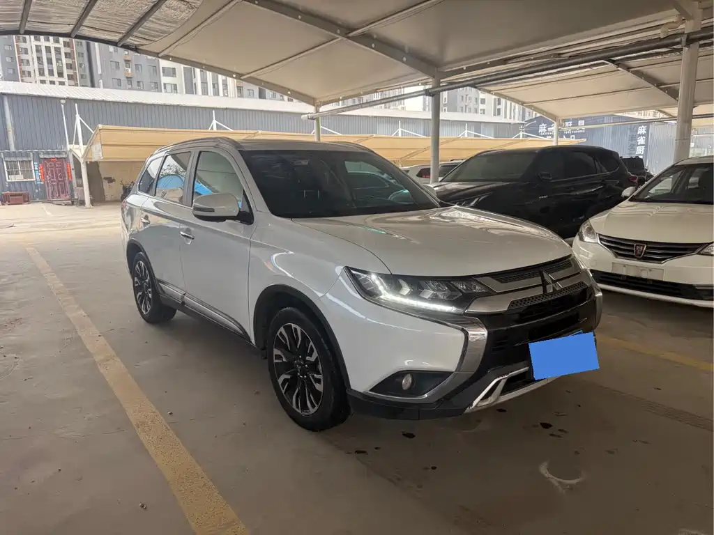 Outlander 2019 2.4L four-wheel drive exclusive version, 5 seats, National V купить на сайте DeffCars