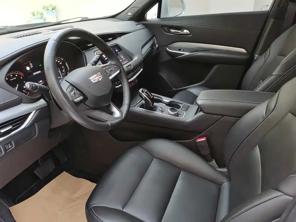 Cadillac XT4 2020 28T two-wheel drive leading model купить на сайте DeffCars