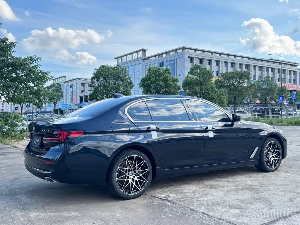 BMW 5 Series 2023 530Li Leading Luxury Package купить на сайте DeffCars