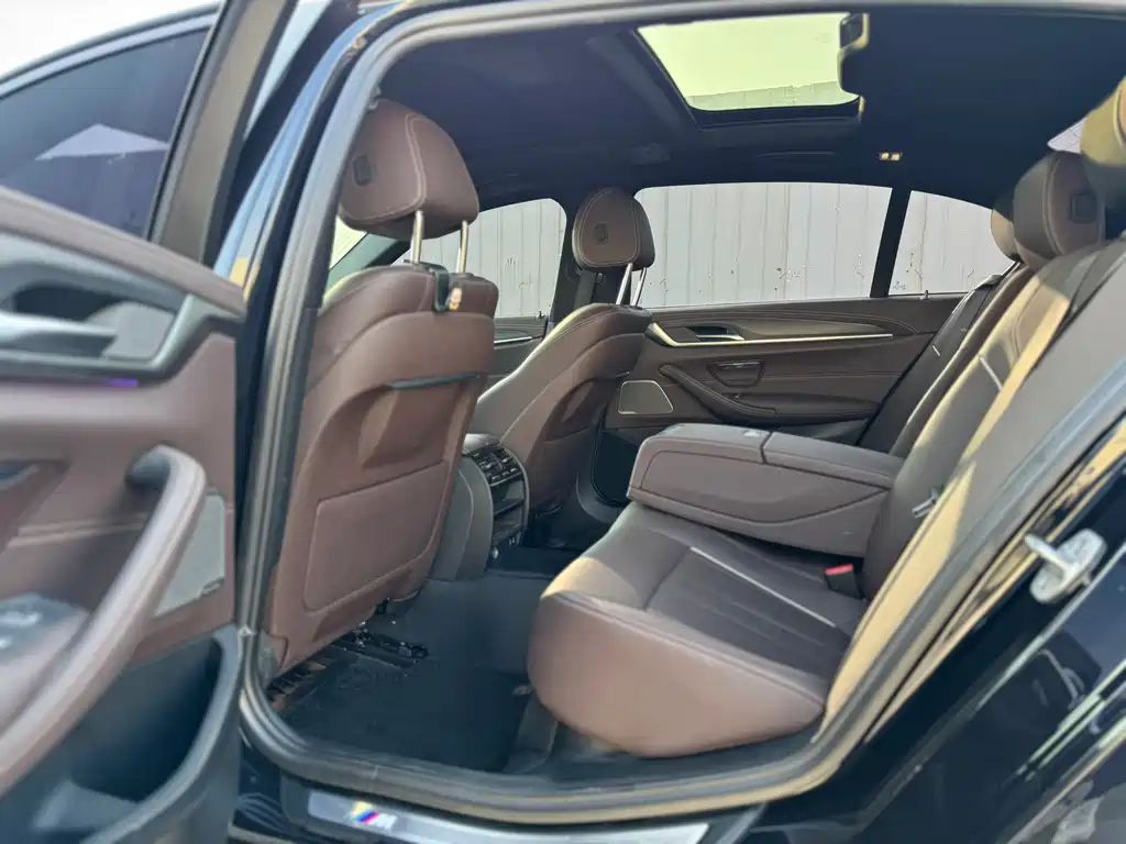 BMW 5 Series 2021 530Li Leading M Sports Package купить на сайте DeffCars