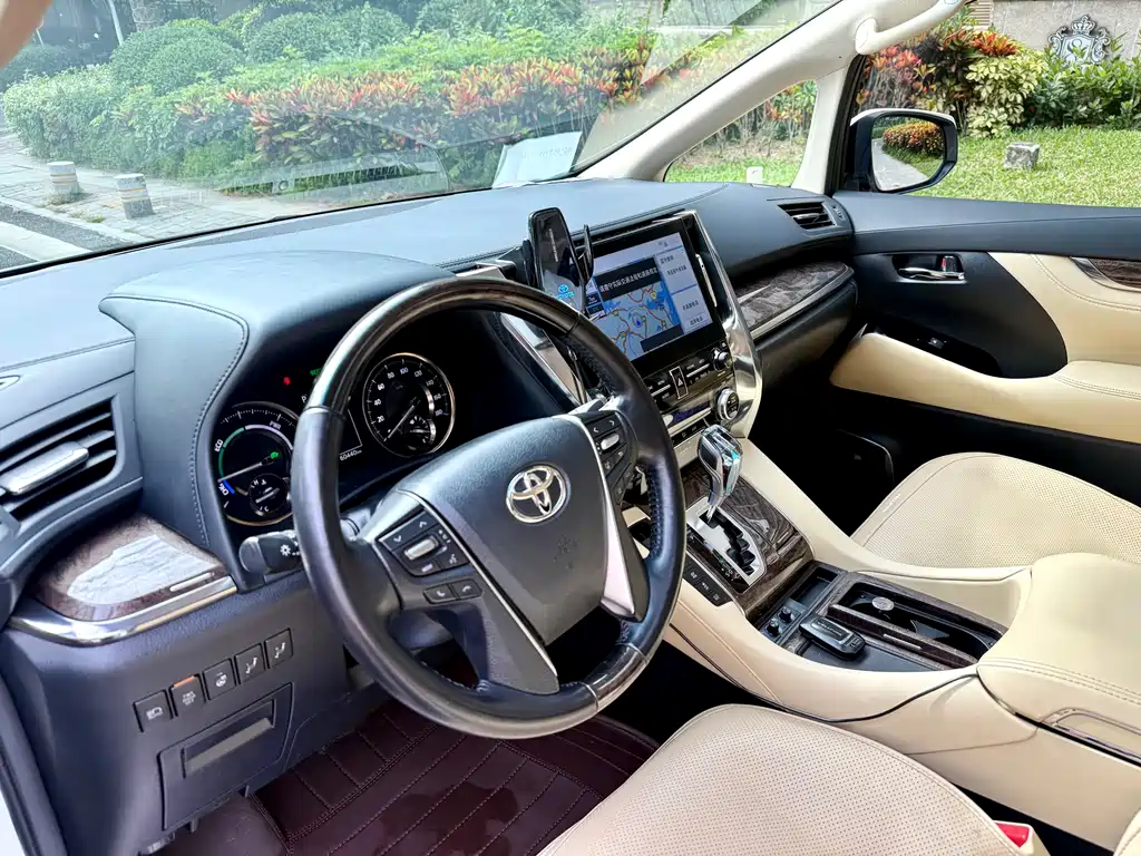 Wilfa 2021 Crown Dual Engine 2.5L HV Premium Edition купить на сайте DeffCars