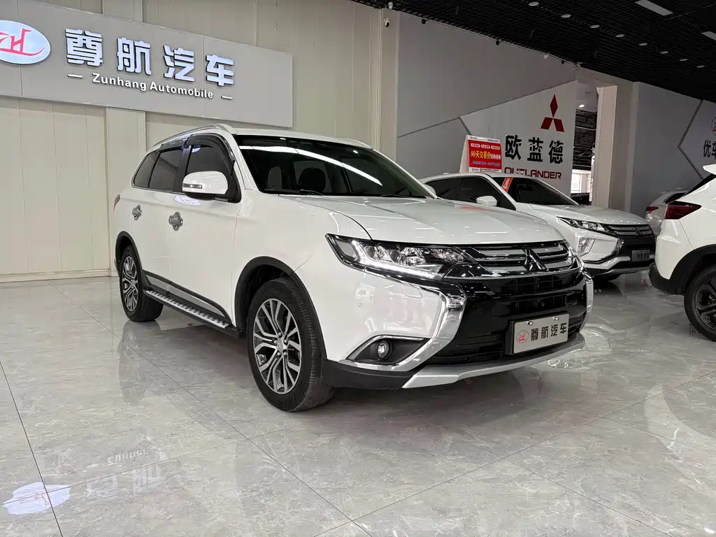 Outlander 2016 2.4L four-wheel drive luxury version 7 seats купить на сайте DeffCars