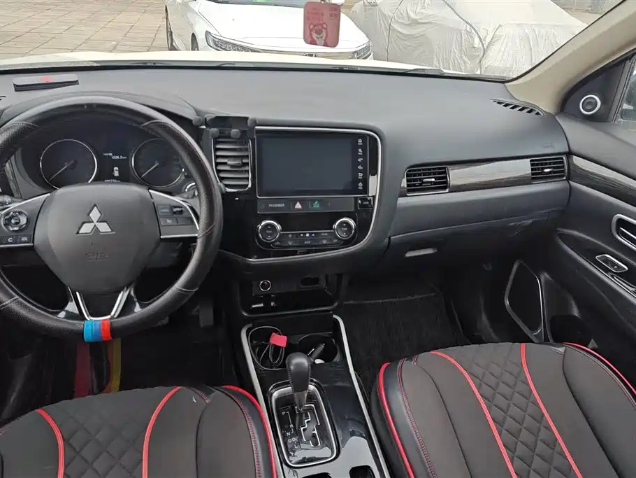 Outlander 2019 2.0L 2WD Enjoy Edition, 5 seats, National VI купить на сайте DeffCars