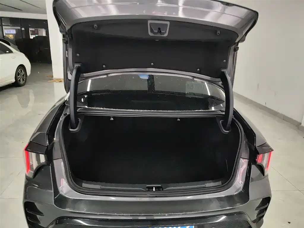 Lynk & Co 03 2023 1.5TD DCT Pro купить на сайте DeffCars
