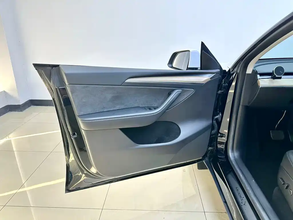 Model Y 2022 modified rear-wheel drive version купить на сайте DeffCars