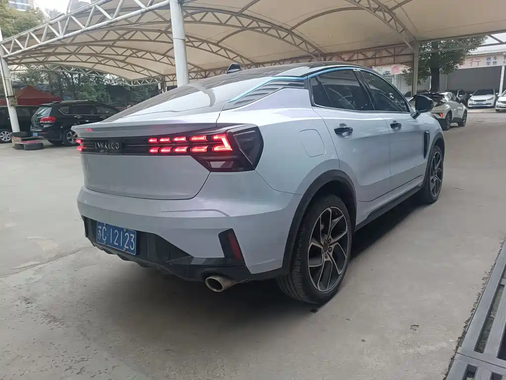 Lynk & Co 05 2020 2.0TD two-wheel drive shines Halo купить на сайте DeffCars