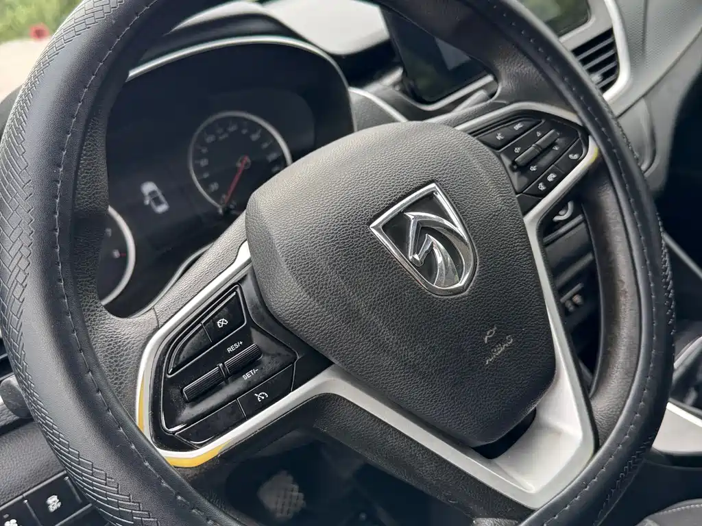 Baojun 730 2019 1.5L manual fashion 7 seats National V купить на сайте DeffCars