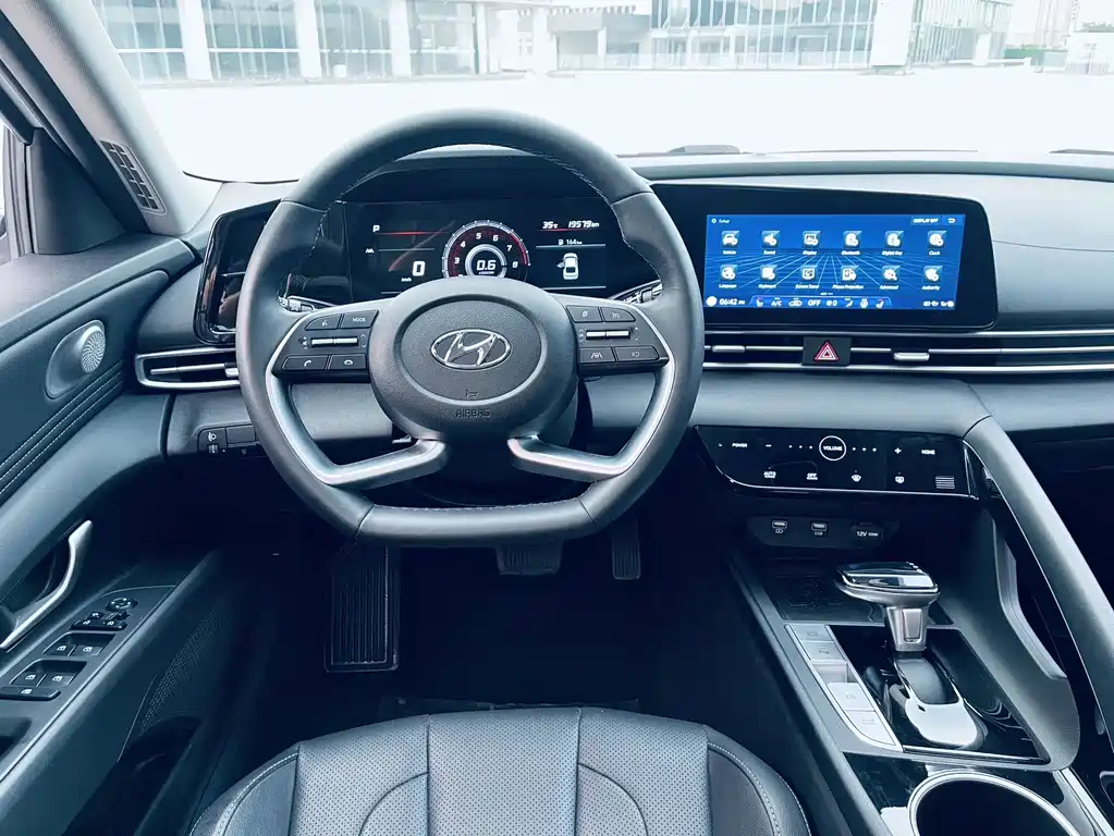 Elantra 2022 1.5L CVT LUX Premium Edition купить на сайте DeffCars