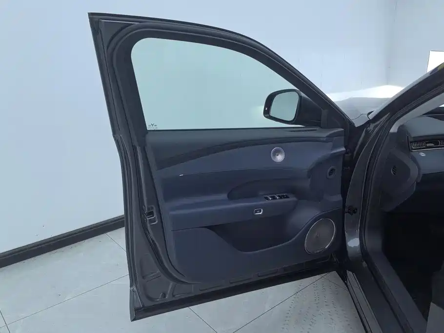 Lantu FREE 2025 FREE+ four-wheel drive Qiankun version купить на сайте DeffCars