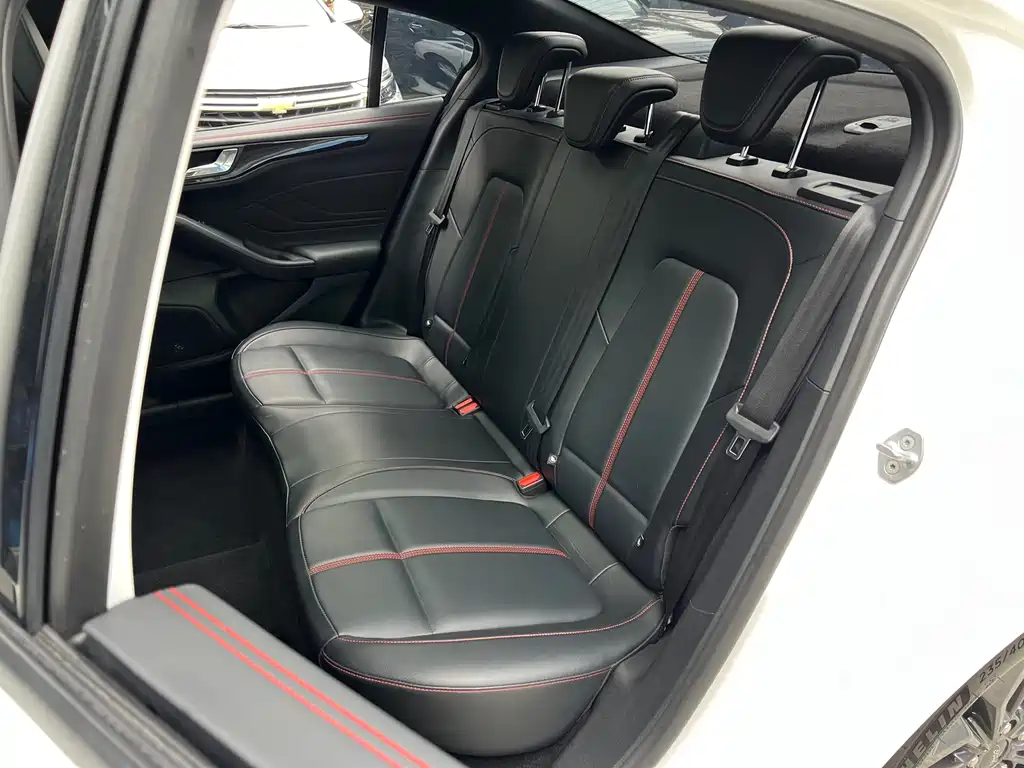 Focus 2022 Sedan EcoBoost 180 Automatic ST Line купить на сайте DeffCars