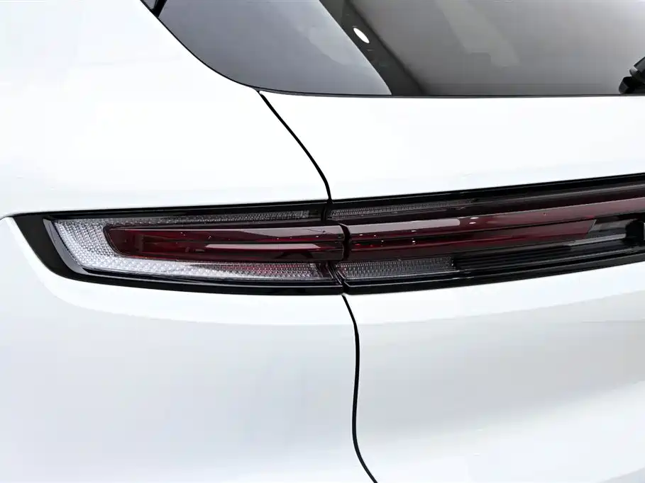 Cayenne New Energy 2024 Cayenne E-Hybrid 2.0T купить на сайте DeffCars