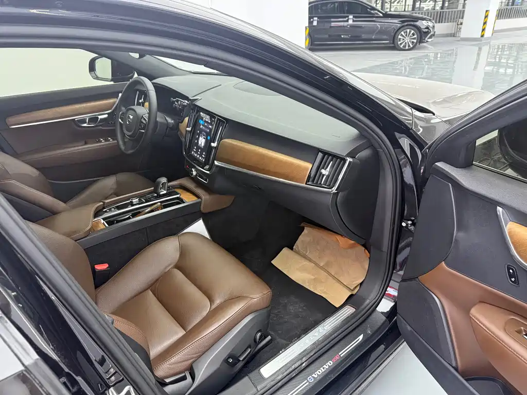 Volvo S90 2023 B5 Zhiyi Luxury Edition купить на сайте DeffCars
