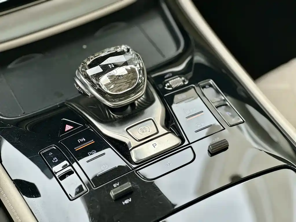 Denza D9 2024 DM-i 980 four-wheel drive flagship model купить на сайте DeffCars