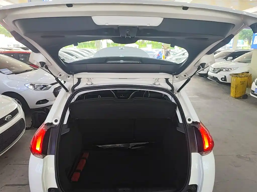 Peugeot 2008 2014 1.6L Automatic Fashion Edition купить на сайте DeffCars